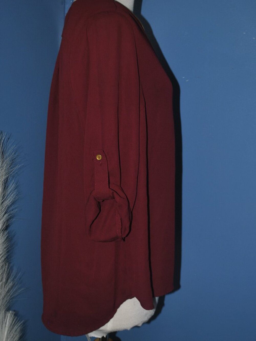 Rue21 Burgundy Zip Front Blouse Women's Medium Roll Tab Sleeve Career Top - Picture 4 of 7